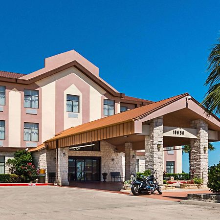 Quality Inn & Suites Buda Eksteriør billede
