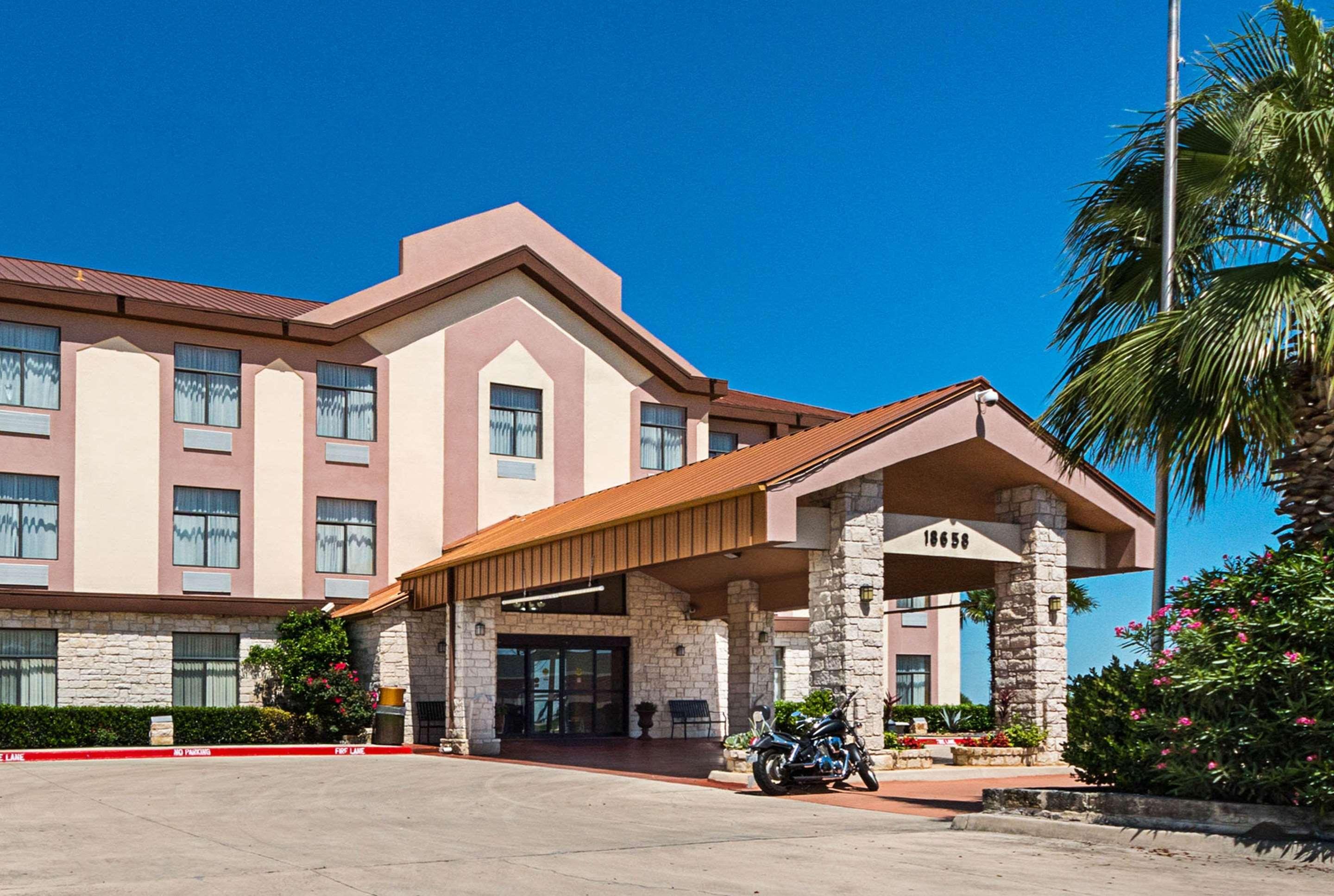 Quality Inn & Suites Buda Eksteriør billede