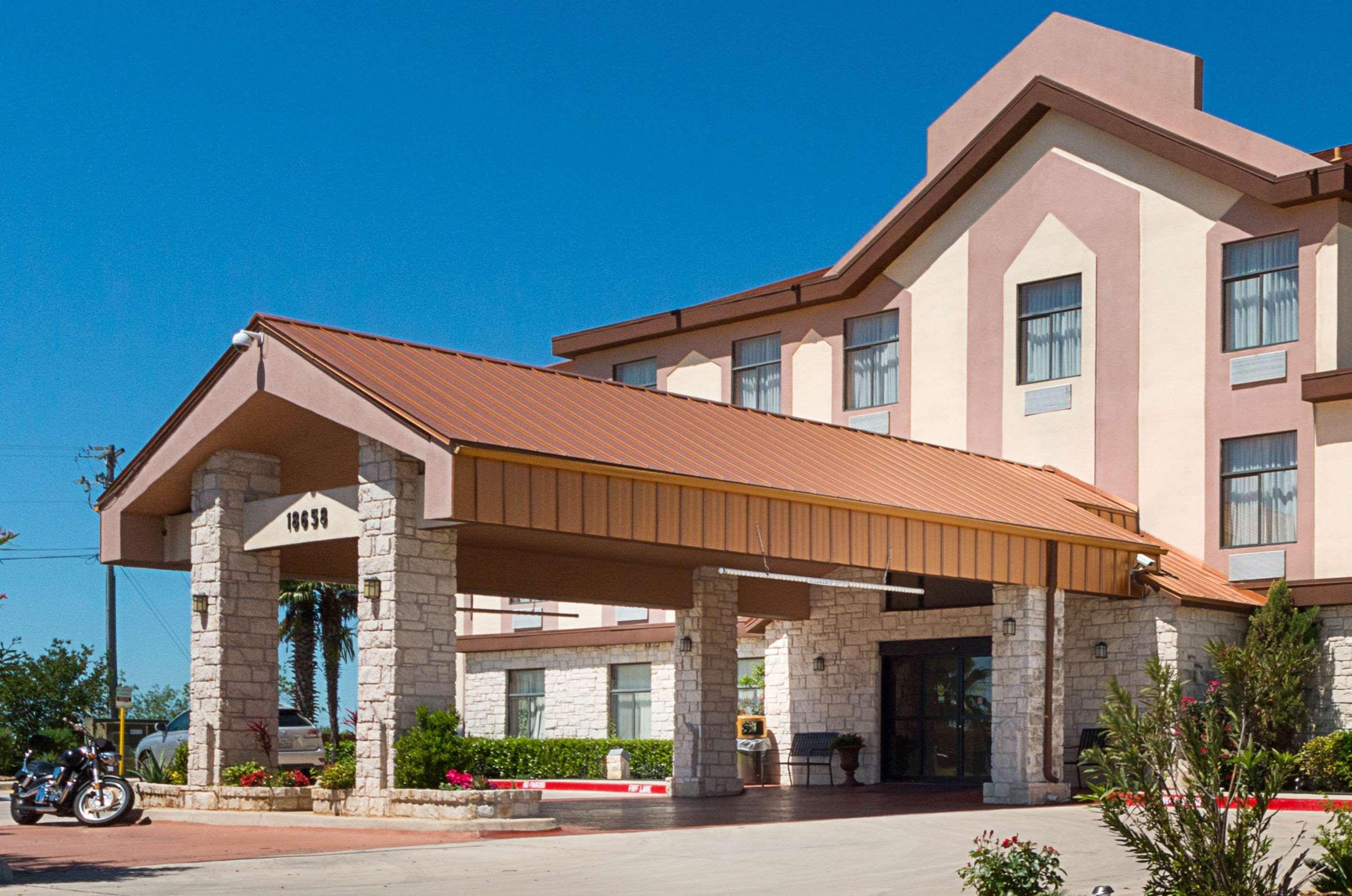 Quality Inn & Suites Buda Eksteriør billede